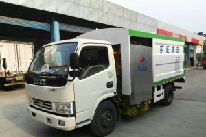 东风多利卡高速护栏清洗车