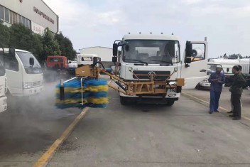 东风天锦隧道墙面护栏清洗车
