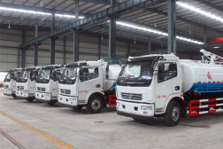 大连客户在我公司订购25台东风多利卡吸粪车