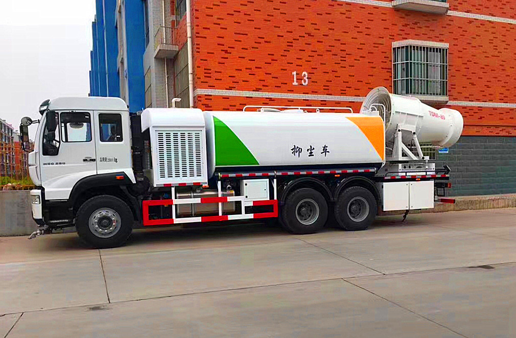 重汽斯太尔后八轮抑尘车03