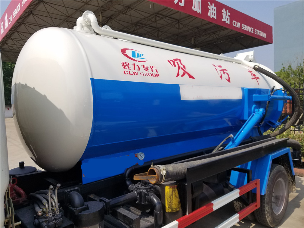 5方小多利卡吸污车 (2)