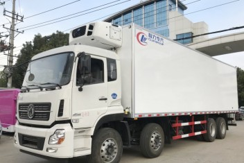 东风天龙前四后八冷藏车 (厢长9.4米)