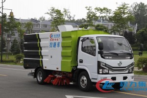 东风5.5方（1.5水4尘）道路清扫车