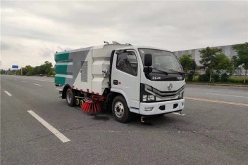 东风5方（2.5水2.5尘）洗扫车